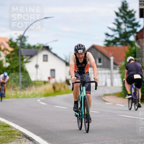 31.08.2025 - Elbe Triathlon Hamburg Michael Burmester http://msf.ph/oto/8686045 31.08.2025 14:16:06 Radfahren 122, 129 meine-sportfotos.de