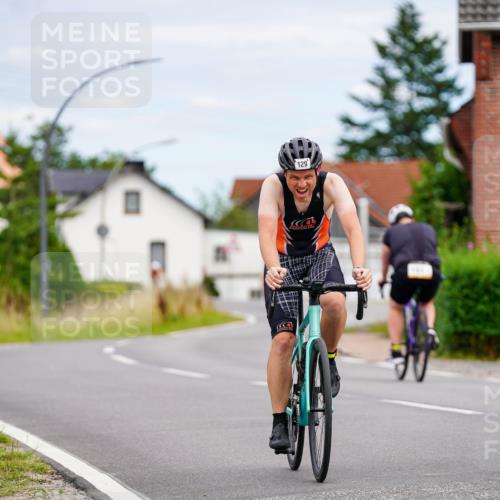 31.08.2025 - Elbe Triathlon Hamburg Michael Burmester http://msf.ph/oto/8686048 31.08.2025 14:16:06 Radfahren 122, 129 meine-sportfotos.de