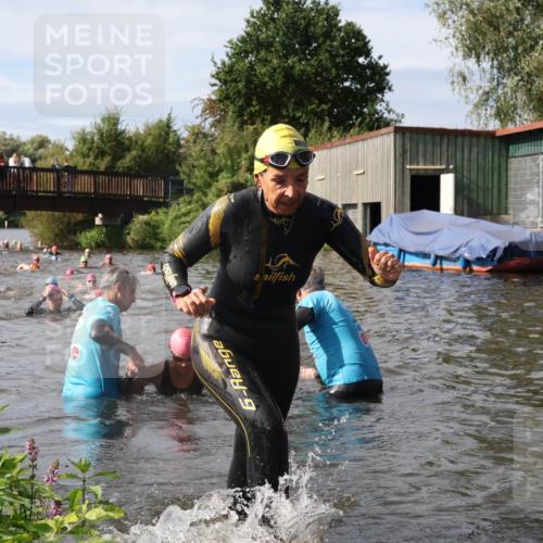 31.08.2025 - Elbe Triathlon Hamburg Luisa Fischer http://msf.ph/oto/8686049 31.08.2025 10:42:38 Schwimmen 1390, 1399, 1457, 1495 meine-sportfotos.de