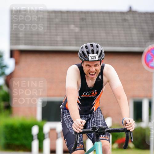 31.08.2025 - Elbe Triathlon Hamburg Michael Burmester http://msf.ph/oto/8686051 31.08.2025 14:16:07 Radfahren 122, 129 meine-sportfotos.de