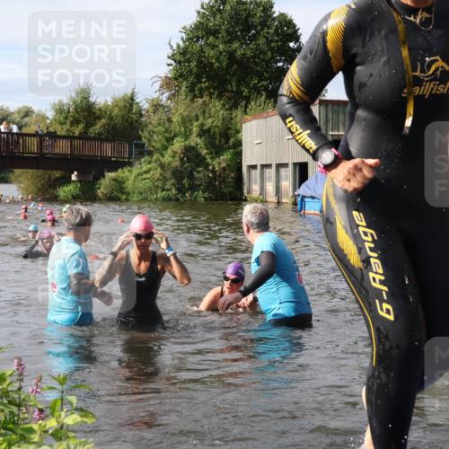 31.08.2025 - Elbe Triathlon Hamburg Luisa Fischer http://msf.ph/oto/8686055 31.08.2025 10:42:39 Schwimmen 1390, 1399, 1457, 1495 meine-sportfotos.de