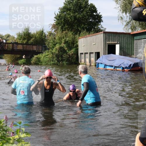 31.08.2025 - Elbe Triathlon Hamburg Luisa Fischer http://msf.ph/oto/8686056 31.08.2025 10:42:40 Schwimmen 1390, 1399, 1457, 1495 meine-sportfotos.de