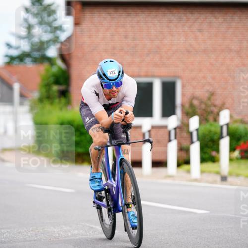 31.08.2025 - Elbe Triathlon Hamburg Michael Burmester http://msf.ph/oto/8686058 31.08.2025 14:16:09 Radfahren 122, 129 meine-sportfotos.de