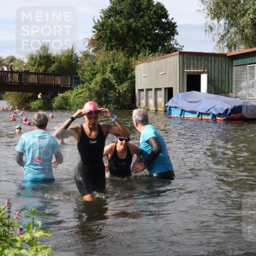 31.08.2025 - Elbe Triathlon Hamburg Luisa Fischer http://msf.ph/oto/8686061 31.08.2025 10:42:41 Schwimmen 1390, 1399, 1457, 1495 meine-sportfotos.de
