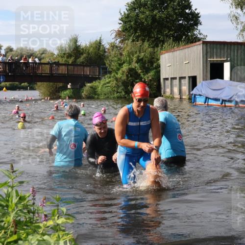 31.08.2025 - Elbe Triathlon Hamburg Luisa Fischer http://msf.ph/oto/8686074 31.08.2025 10:42:52 Schwimmen 988, 1358, 1366, 1394, 1435, 1474, 1481 meine-sportfotos.de