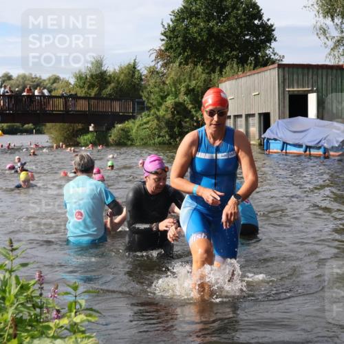 31.08.2025 - Elbe Triathlon Hamburg Luisa Fischer http://msf.ph/oto/8686078 31.08.2025 10:42:52 Schwimmen 988, 1358, 1366, 1394, 1435, 1474, 1481 meine-sportfotos.de