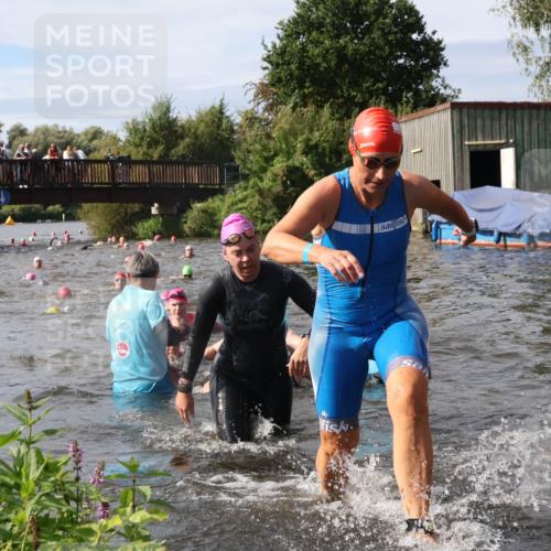 31.08.2025 - Elbe Triathlon Hamburg Luisa Fischer http://msf.ph/oto/8686081 31.08.2025 10:42:53 Schwimmen 988, 1358, 1366, 1383, 1394, 1435, 1474, 1481 meine-sportfotos.de