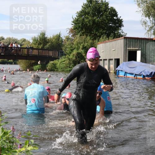 31.08.2025 - Elbe Triathlon Hamburg Luisa Fischer http://msf.ph/oto/8686089 31.08.2025 10:42:54 Schwimmen 988, 1358, 1366, 1383, 1394, 1435, 1474, 1481 meine-sportfotos.de