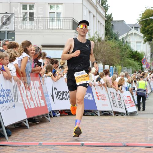 31.08.2025 - 21. Blankeneser Heldenlauf Strokosch-Dieckow http://msf.ph/oto/8686091 31.08.2025 12:00:19 Ziel 5146, 4218, 4304 meine-sportfotos.de