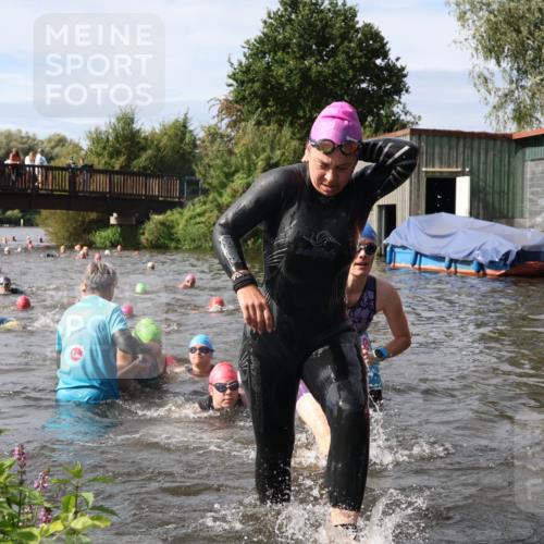31.08.2025 - Elbe Triathlon Hamburg Luisa Fischer http://msf.ph/oto/8686093 31.08.2025 10:42:55 Schwimmen 988, 1358, 1366, 1383, 1394, 1414, 1435, 1474, 1481 meine-sportfotos.de