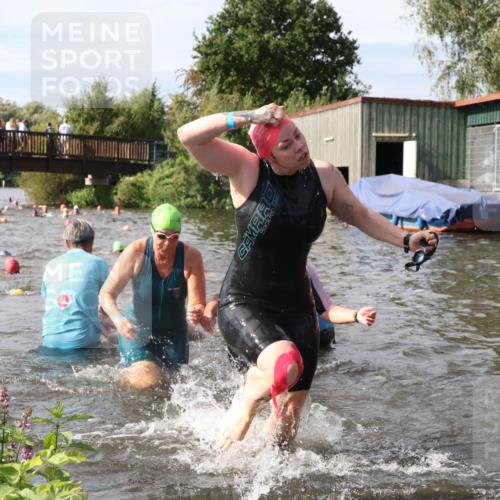 31.08.2025 - Elbe Triathlon Hamburg Luisa Fischer http://msf.ph/oto/8686104 31.08.2025 10:42:57 Schwimmen 988, 1358, 1366, 1383, 1394, 1414, 1435, 1474, 1481 meine-sportfotos.de