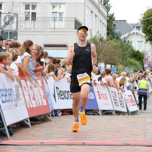 31.08.2025 - 21. Blankeneser Heldenlauf Strokosch-Dieckow http://msf.ph/oto/8686106 31.08.2025 12:00:19 Ziel 5146, 4218, 4304 meine-sportfotos.de
