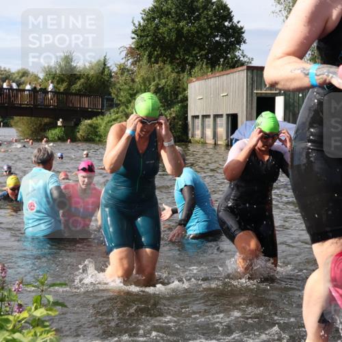 31.08.2025 - Elbe Triathlon Hamburg Luisa Fischer http://msf.ph/oto/8686109 31.08.2025 10:42:58 Schwimmen 988, 1358, 1366, 1383, 1394, 1414, 1435, 1474, 1481 meine-sportfotos.de
