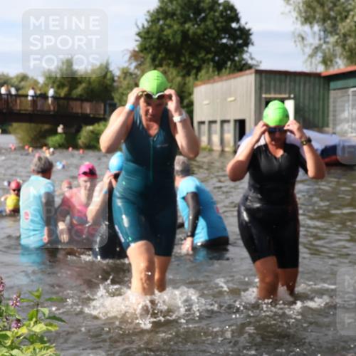 31.08.2025 - Elbe Triathlon Hamburg Luisa Fischer http://msf.ph/oto/8686111 31.08.2025 10:42:59 Schwimmen 1358, 1366, 1383, 1394, 1414, 1435, 1474, 1481 meine-sportfotos.de