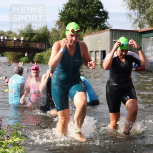 31.08.2025 - Elbe Triathlon Hamburg Luisa Fischer http://msf.ph/oto/8686112 31.08.2025 10:42:59 Schwimmen 1358, 1366, 1383, 1394, 1414, 1435, 1474, 1481 meine-sportfotos.de