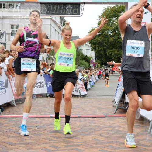 31.08.2025 - 21. Blankeneser Heldenlauf Strokosch-Dieckow http://msf.ph/oto/8686113 31.08.2025 12:00:12 Ziel 4218, 4312, 4304 meine-sportfotos.de