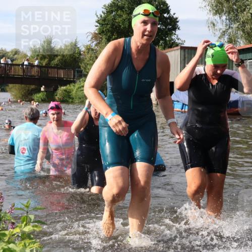 31.08.2025 - Elbe Triathlon Hamburg Luisa Fischer http://msf.ph/oto/8686115 31.08.2025 10:42:59 Schwimmen 1358, 1366, 1383, 1394, 1414, 1435, 1474, 1481 meine-sportfotos.de