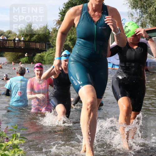 31.08.2025 - Elbe Triathlon Hamburg Luisa Fischer http://msf.ph/oto/8686116 31.08.2025 10:43:00 Schwimmen 1358, 1366, 1383, 1394, 1414, 1435, 1474, 1481 meine-sportfotos.de