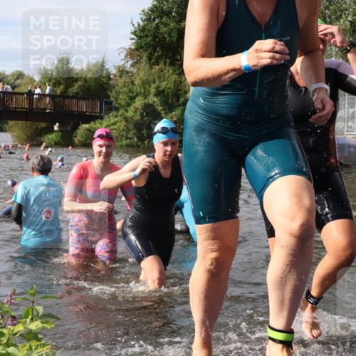 31.08.2025 - Elbe Triathlon Hamburg Luisa Fischer http://msf.ph/oto/8686117 31.08.2025 10:43:00 Schwimmen 1358, 1366, 1383, 1394, 1414, 1435, 1474, 1481 meine-sportfotos.de