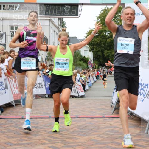 31.08.2025 - 21. Blankeneser Heldenlauf Strokosch-Dieckow http://msf.ph/oto/8686120 31.08.2025 12:00:12 Ziel 4218, 4312, 4304 meine-sportfotos.de