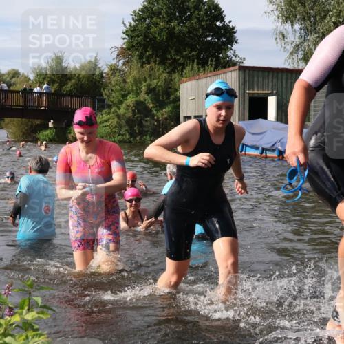 31.08.2025 - Elbe Triathlon Hamburg Luisa Fischer http://msf.ph/oto/8686121 31.08.2025 10:43:01 Schwimmen 1351, 1358, 1366, 1383, 1394, 1414, 1435, 1443, 1474, 1481, 1504 meine-sportfotos.de