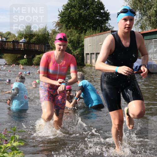 31.08.2025 - Elbe Triathlon Hamburg Luisa Fischer http://msf.ph/oto/8686124 31.08.2025 10:43:01 Schwimmen 1351, 1358, 1366, 1383, 1394, 1414, 1435, 1443, 1474, 1481, 1504 meine-sportfotos.de