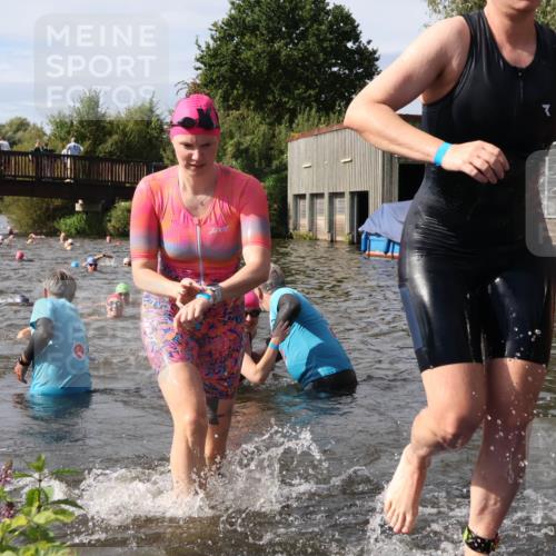 31.08.2025 - Elbe Triathlon Hamburg Luisa Fischer http://msf.ph/oto/8686125 31.08.2025 10:43:02 Schwimmen 1351, 1358, 1366, 1383, 1394, 1414, 1443, 1474, 1504 meine-sportfotos.de