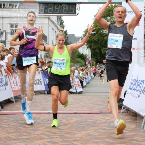 31.08.2025 - 21. Blankeneser Heldenlauf Strokosch-Dieckow http://msf.ph/oto/8686128 31.08.2025 12:00:12 Ziel 4218, 4312, 4304 meine-sportfotos.de