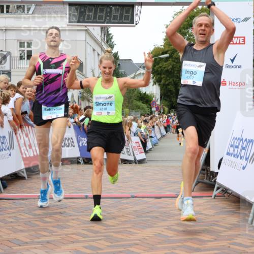 31.08.2025 - 21. Blankeneser Heldenlauf Strokosch-Dieckow http://msf.ph/oto/8686136 31.08.2025 12:00:12 Ziel 4218, 4312, 4304 meine-sportfotos.de