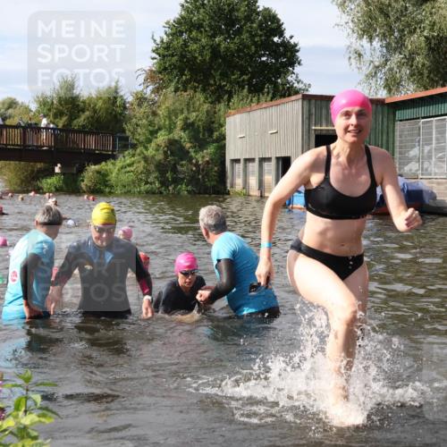 31.08.2025 - Elbe Triathlon Hamburg Luisa Fischer http://msf.ph/oto/8686139 31.08.2025 10:43:04 Schwimmen 1351, 1358, 1366, 1383, 1414, 1443, 1462, 1474, 1504 meine-sportfotos.de