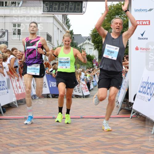 31.08.2025 - 21. Blankeneser Heldenlauf Strokosch-Dieckow http://msf.ph/oto/8686150 31.08.2025 12:00:11 Ziel 4218, 4312, 4304 meine-sportfotos.de