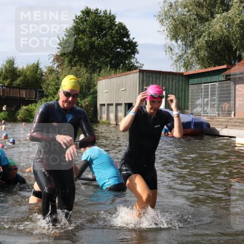 31.08.2025 - Elbe Triathlon Hamburg Luisa Fischer http://msf.ph/oto/8686159 31.08.2025 10:43:08 Schwimmen 1346, 1347, 1349, 1351, 1380, 1414, 1443, 1462, 1504 meine-sportfotos.de