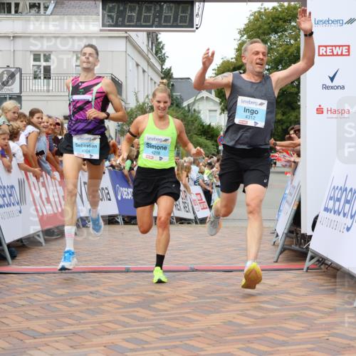 31.08.2025 - 21. Blankeneser Heldenlauf Strokosch-Dieckow http://msf.ph/oto/8686162 31.08.2025 12:00:11 Ziel 4218, 4312, 4304 meine-sportfotos.de