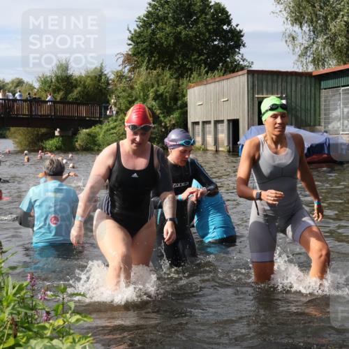 31.08.2025 - Elbe Triathlon Hamburg Luisa Fischer http://msf.ph/oto/8686169 31.08.2025 10:43:15 Schwimmen 1346, 1347, 1349, 1351, 1374, 1380, 1431, 1443, 1462, 1493, 1504 meine-sportfotos.de
