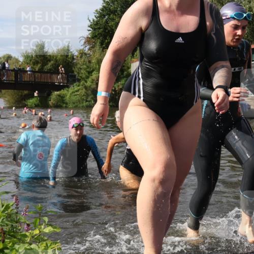 31.08.2025 - Elbe Triathlon Hamburg Luisa Fischer http://msf.ph/oto/8686181 31.08.2025 10:43:17 Schwimmen 1346, 1347, 1349, 1374, 1380, 1409, 1431, 1462, 1493 meine-sportfotos.de