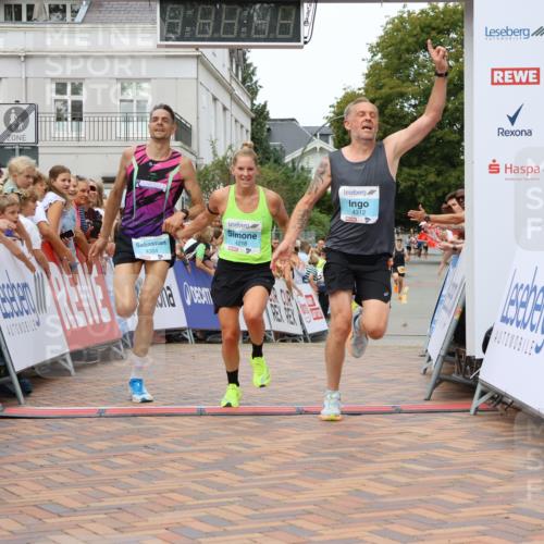 31.08.2025 - 21. Blankeneser Heldenlauf Strokosch-Dieckow http://msf.ph/oto/8686187 31.08.2025 12:00:11 Ziel 4218, 4312, 4304 meine-sportfotos.de