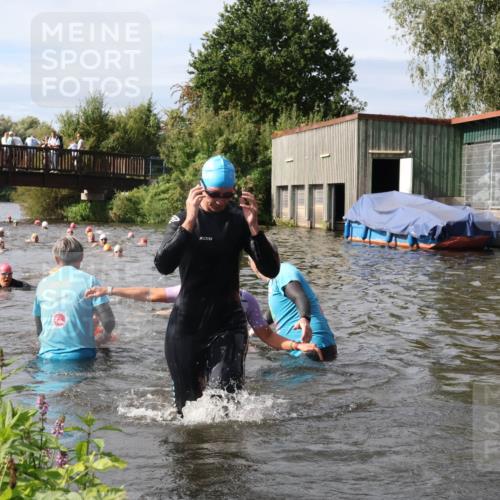 31.08.2025 - Elbe Triathlon Hamburg Luisa Fischer http://msf.ph/oto/8686196 31.08.2025 10:43:22 Schwimmen 1346, 1363, 1369, 1374, 1409, 1431, 1438, 1493 meine-sportfotos.de