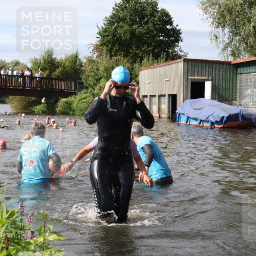 31.08.2025 - Elbe Triathlon Hamburg Luisa Fischer http://msf.ph/oto/8686197 31.08.2025 10:43:22 Schwimmen 1346, 1363, 1369, 1374, 1409, 1431, 1438, 1493 meine-sportfotos.de