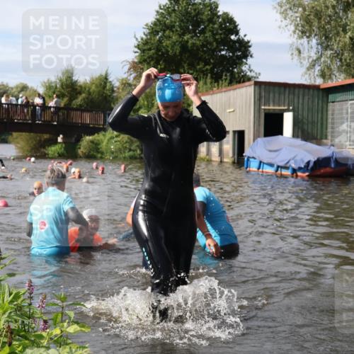 31.08.2025 - Elbe Triathlon Hamburg Luisa Fischer http://msf.ph/oto/8686199 31.08.2025 10:43:23 Schwimmen 1363, 1369, 1374, 1409, 1431, 1438, 1493 meine-sportfotos.de