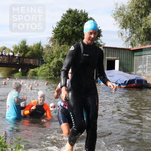 31.08.2025 - Elbe Triathlon Hamburg Luisa Fischer http://msf.ph/oto/8686202 31.08.2025 10:43:23 Schwimmen 1363, 1369, 1374, 1409, 1431, 1438, 1493 meine-sportfotos.de