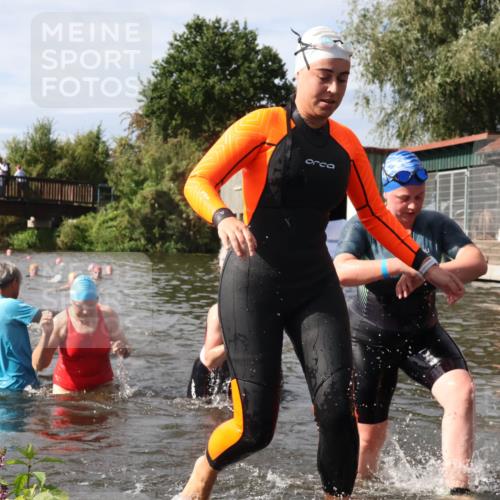 31.08.2025 - Elbe Triathlon Hamburg Luisa Fischer http://msf.ph/oto/8686215 31.08.2025 10:43:28 Schwimmen 1363, 1369, 1409, 1431, 1438, 1466, 1507 meine-sportfotos.de