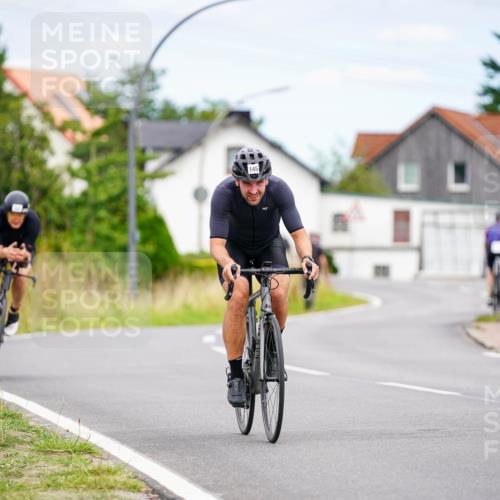 31.08.2025 - Elbe Triathlon Hamburg Michael Burmester http://msf.ph/oto/8686225 31.08.2025 14:18:37 Radfahren 143, 156 meine-sportfotos.de