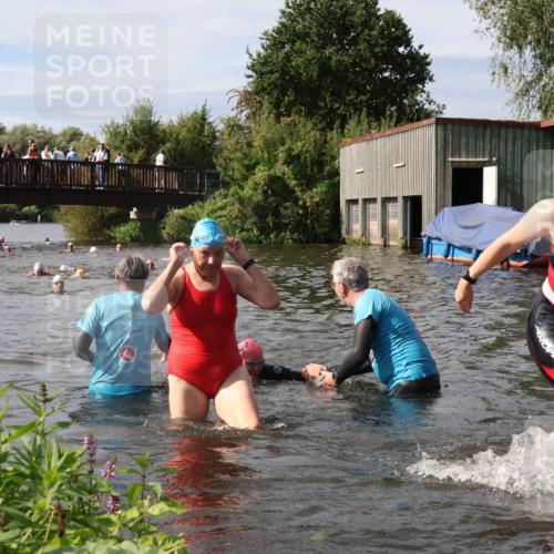 31.08.2025 - Elbe Triathlon Hamburg Luisa Fischer http://msf.ph/oto/8686226 31.08.2025 10:43:30 Schwimmen 1363, 1369, 1409, 1438, 1466, 1476, 1507 meine-sportfotos.de