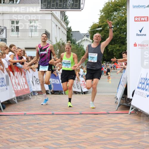 31.08.2025 - 21. Blankeneser Heldenlauf Strokosch-Dieckow http://msf.ph/oto/8686229 31.08.2025 12:00:11 Ziel 4218, 4312, 4304 meine-sportfotos.de