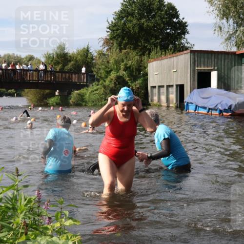 31.08.2025 - Elbe Triathlon Hamburg Luisa Fischer http://msf.ph/oto/8686232 31.08.2025 10:43:31 Schwimmen 1363, 1369, 1438, 1466, 1476, 1507 meine-sportfotos.de