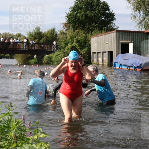 31.08.2025 - Elbe Triathlon Hamburg Luisa Fischer http://msf.ph/oto/8686233 31.08.2025 10:43:32 Schwimmen 1363, 1369, 1438, 1466, 1476, 1507 meine-sportfotos.de