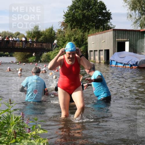 31.08.2025 - Elbe Triathlon Hamburg Luisa Fischer http://msf.ph/oto/8686235 31.08.2025 10:43:32 Schwimmen 1363, 1369, 1438, 1466, 1476, 1507 meine-sportfotos.de