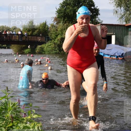 31.08.2025 - Elbe Triathlon Hamburg Luisa Fischer http://msf.ph/oto/8686243 31.08.2025 10:43:34 Schwimmen 1363, 1438, 1466, 1476, 1507 meine-sportfotos.de