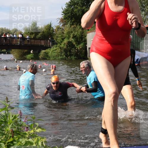 31.08.2025 - Elbe Triathlon Hamburg Luisa Fischer http://msf.ph/oto/8686247 31.08.2025 10:43:34 Schwimmen 1363, 1438, 1466, 1476, 1507 meine-sportfotos.de