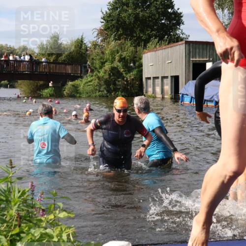 31.08.2025 - Elbe Triathlon Hamburg Luisa Fischer http://msf.ph/oto/8686250 31.08.2025 10:43:35 Schwimmen 1363, 1438, 1466, 1476, 1507 meine-sportfotos.de